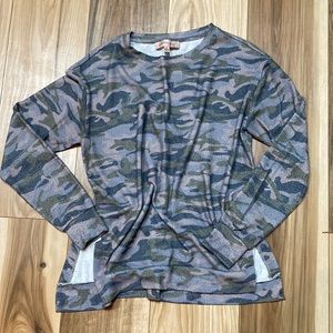 💥5 for $18💥 Philosophy camo sweater Small
